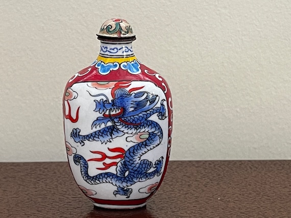 素晴らしいアンティーク中国製金属塗装エナメル多色ドラゴン嗅ぎタバコ 