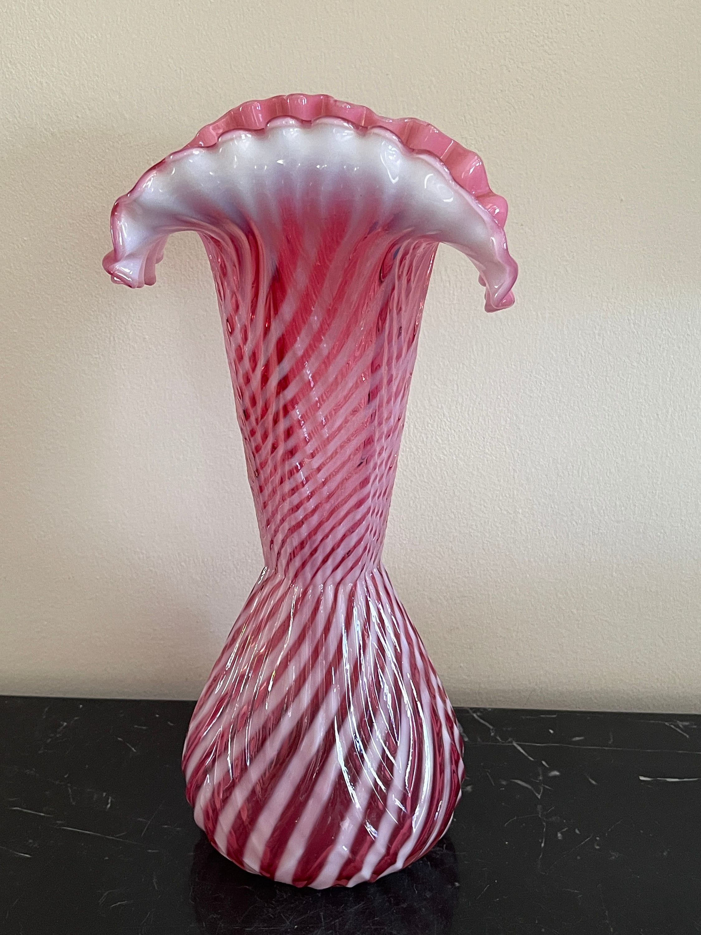 フェントン クランベリー コインドット フラワーベース Fenton Coin Dot Ruffled Vase, Shape 1925 6