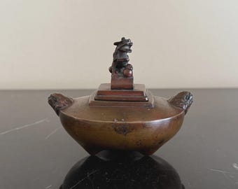 青銅製　三足香炉　中国　高さ約12cm 青銅製 重厚な三つ足香炉◇中国/香道具/茶道具/彫金/古美術/骨董/古民