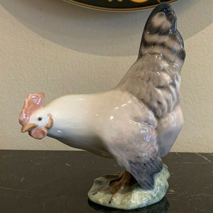 Vintage Royal Copenhagen Hen Figure Model 2338 / 1024
