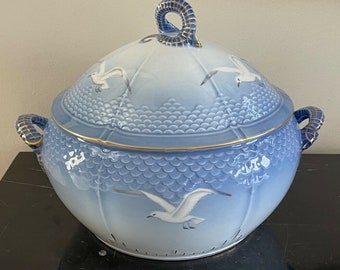 【B&G】Bing & Grondahl タイタニック Vintage Bing and Grondahl (B&G) 5-cup Danish Porcelain Model
