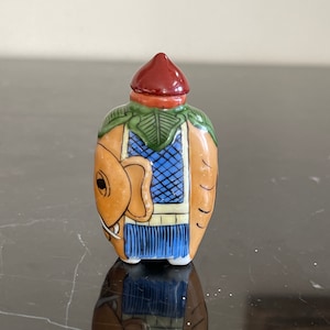 Chinese Porcelain Elephant Snuff Bottle