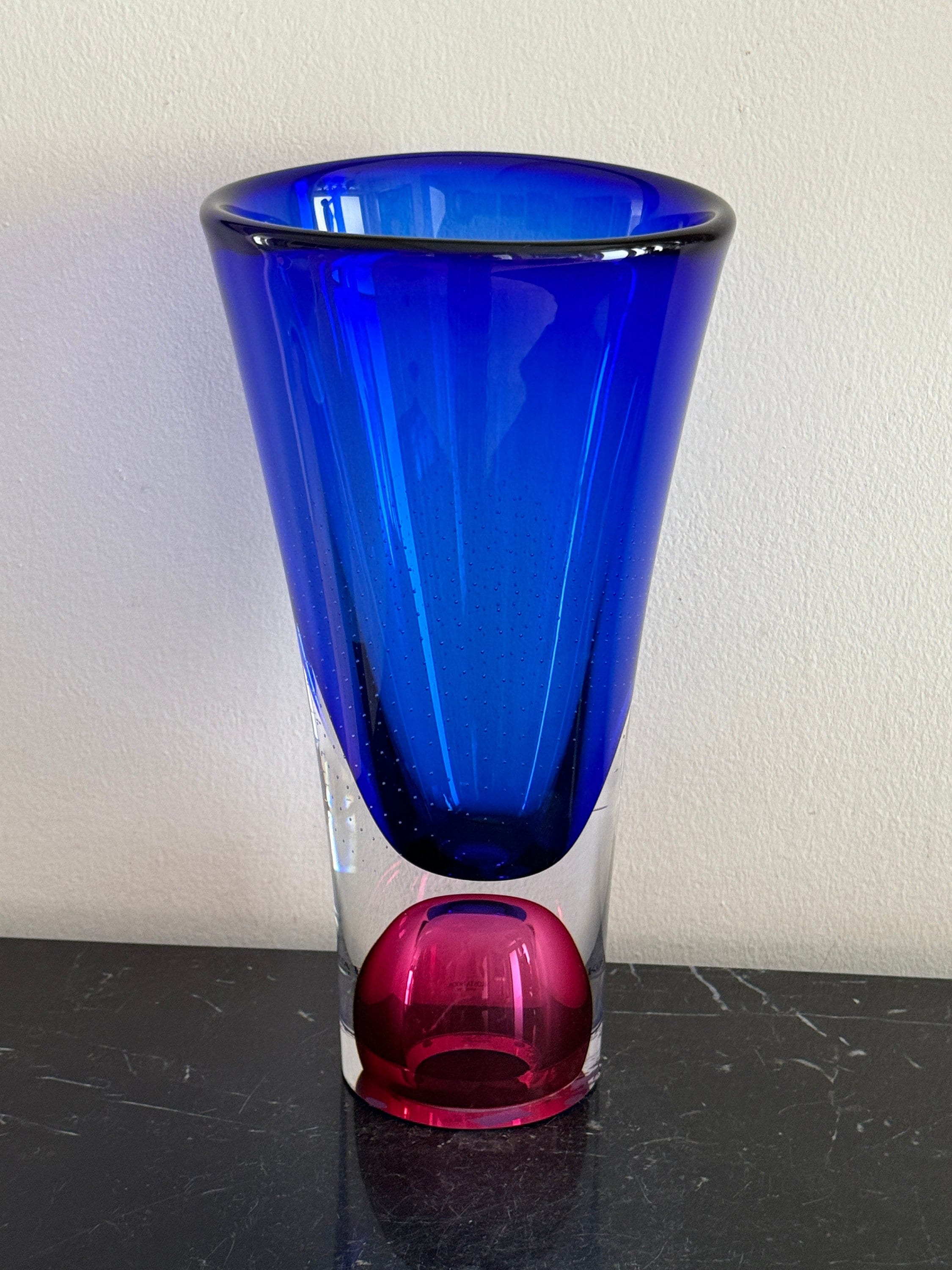 Kosta Boda Signed Goran Warff #40057 Zoom Art Glass Vase 10 3/8