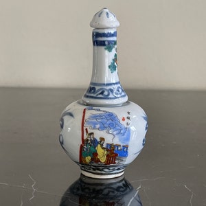 Chinese Porcelain Inside Turning Motif Hand Painted Decoration Snuff Bottle
