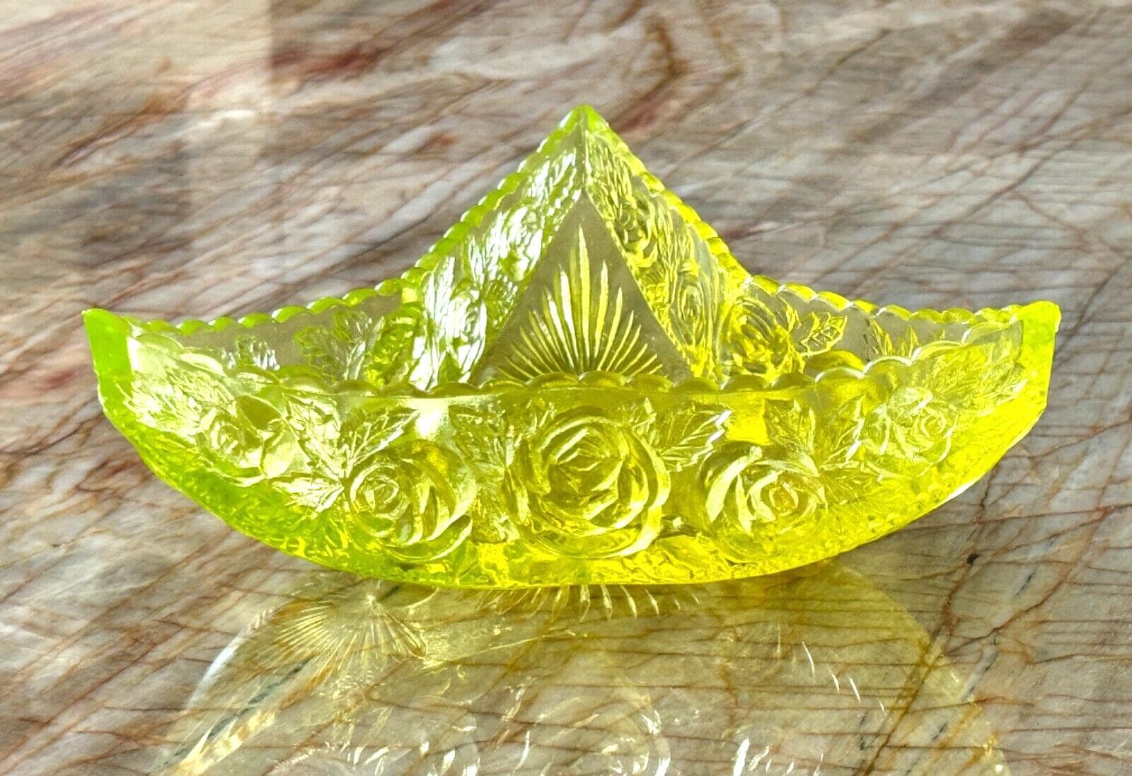 アンティークURANIUM GLASS・ウランガラス特集｜幻想的に輝く歴史ある 