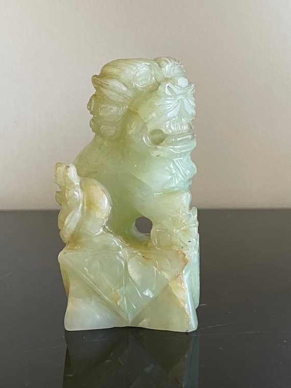 Vintage Chinese Hand Carved Green Jade Jadeite Foo Lion Foo Dog  display picture 1