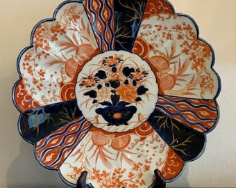 Impressionante prato Imari japonês antigo de 12" recortado