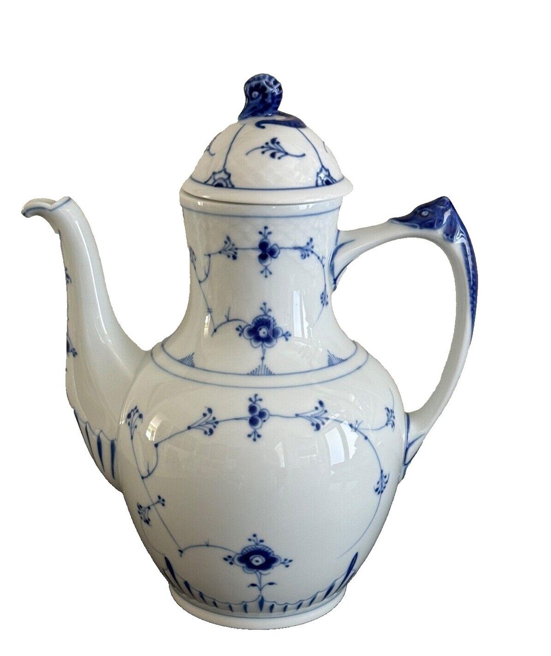 【B&G】Bing & Grondahl タイタニック Vintage Bing and Grondahl (B&G) 5-cup Danish Porcelain Model