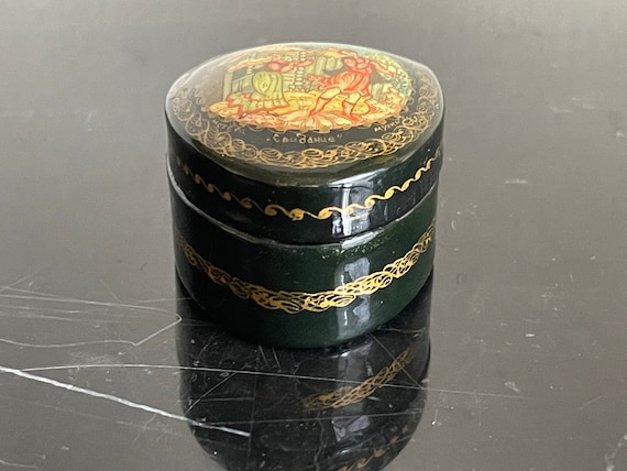Russian Hand Painted Decorative Signed Lacquer Box