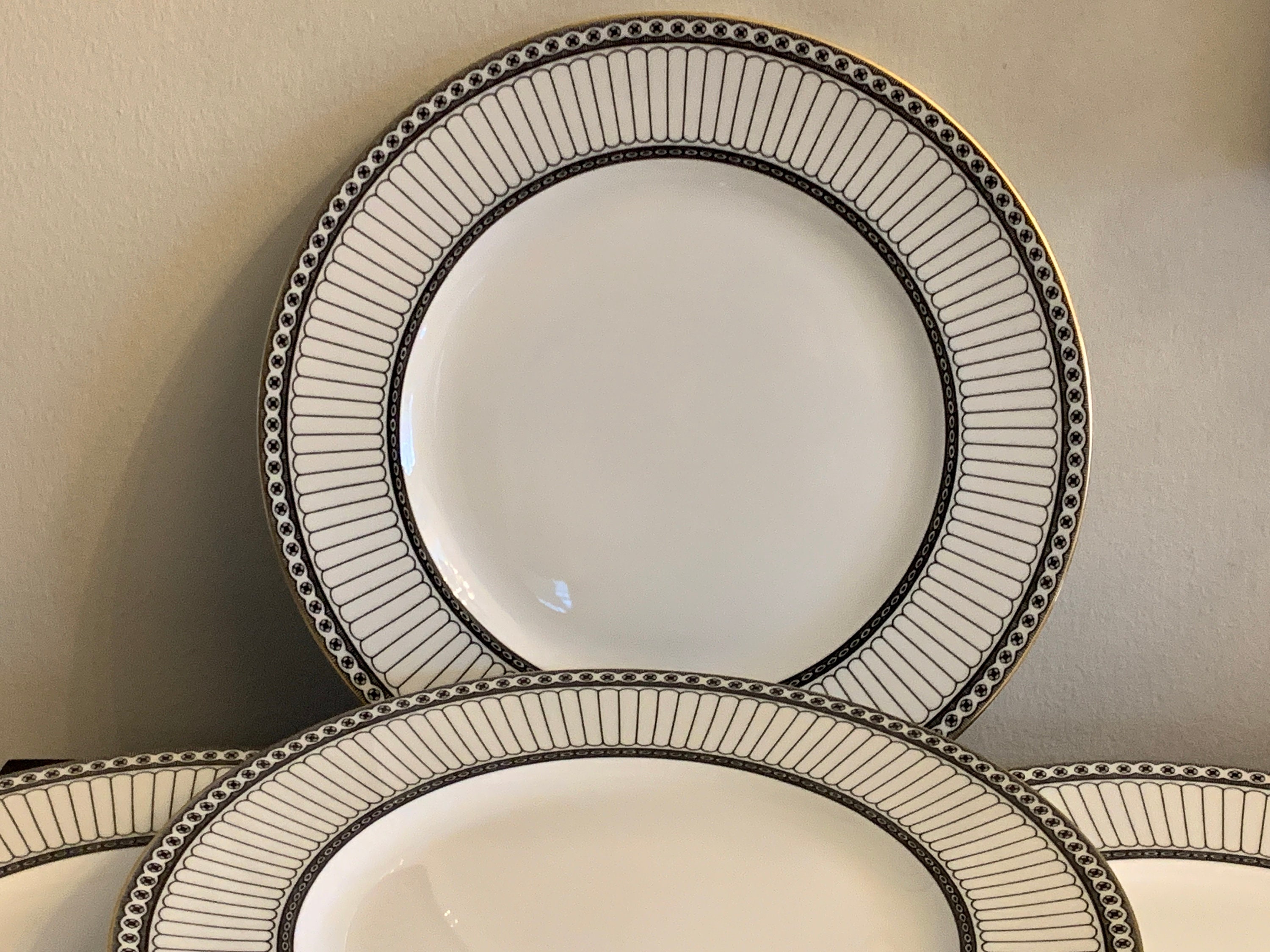 ウェッジウッド コロネード ブラック 10 3/4 インチ ディナープレート