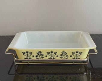 Pyrex Yellow Black Embroidery Space 575-B 2 Qt Dish with Cradle - No Lid