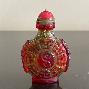 Fabulous Vintage Peking Glass Overlay Snuff Bottle with Gold Flakes Ground
