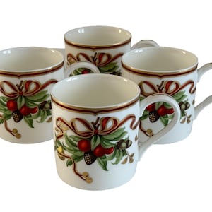 Tiffany & Co Set of 4 Holiday Pattern Garland Tea or Coffee Mugs Made in Japan