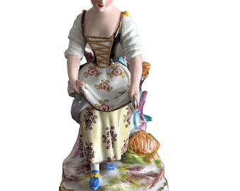 Antike deutsche Porzellanfigur eines jungen Gärtners