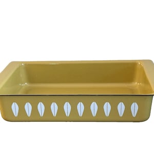 Cathrineholm Enamelware Avocado Green White Lotus Lasagna Pan, Norway