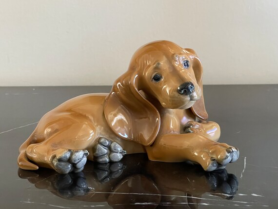 英国アンティーク 犬ブローチ 陶器orガラス製 ダックスフンド 希少