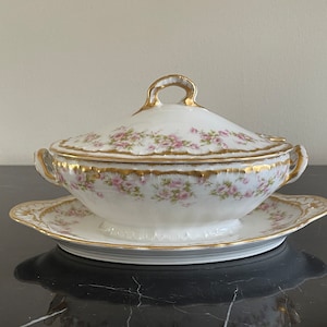 Haviland Limoges France Schleiger 844 Lidded Gravy Boat with Attached Underplate