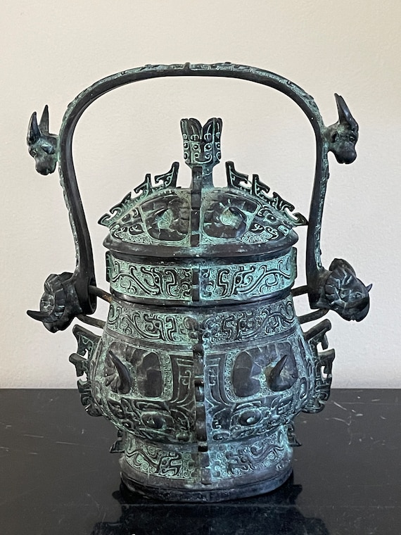 Reproduction Shang Dynasty Bronze Urn With Lid Reproduction Shang Dynasty Bronze Urn With Lid