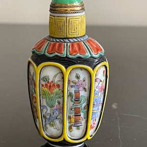 Vintage Chinese Peking Glass Snuff Bottle w 8-Panel Hand Painted Decoration