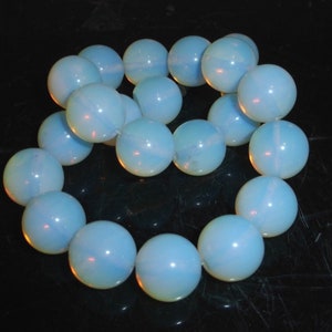 Fashion Opaline Crystal Glass Necklace with Silver Clasp Fastener