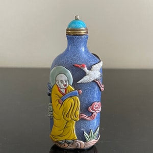 Vintage Chinese Blue Peking Glass Carved Decoration Snuff Bottle