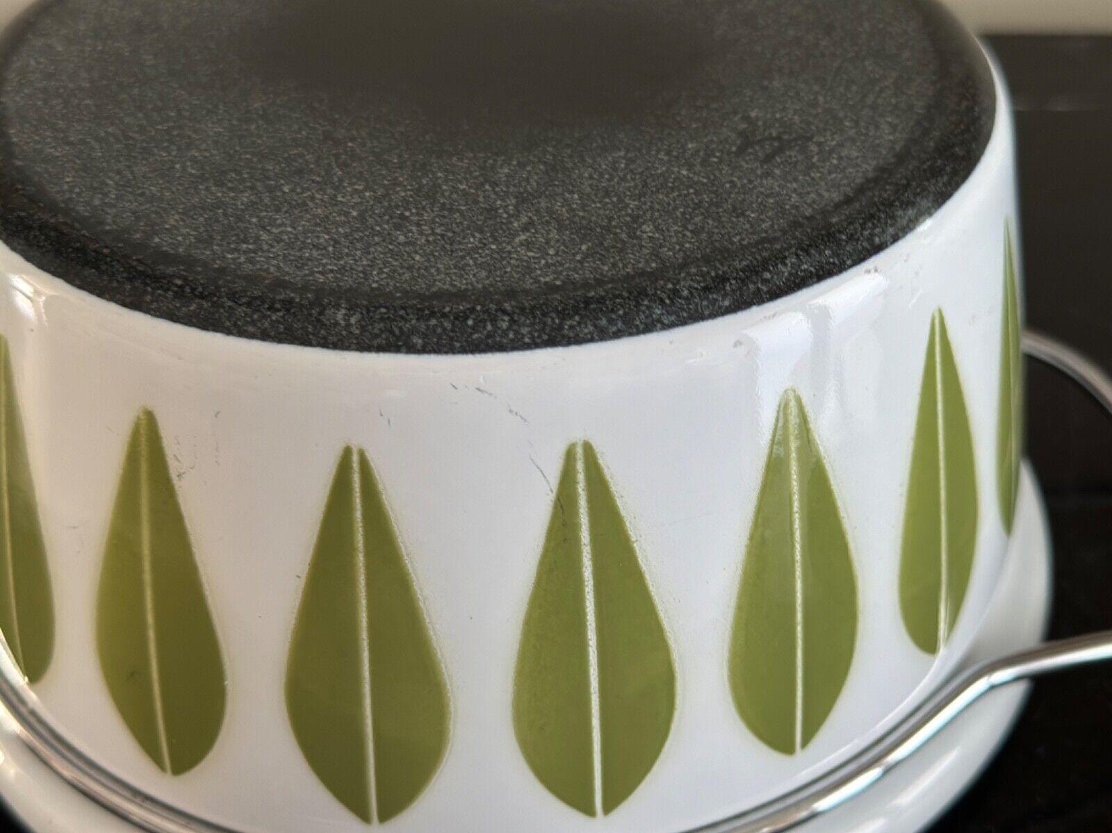 ☆Cathrineholm / Lotus / グリーンボウル / 11cm Cathrineholm White and Avocado Green Lotus Enamel 4 1/8