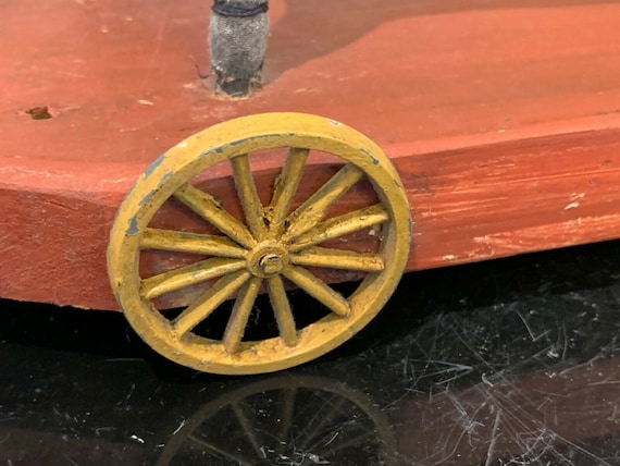 カリモク家具　昭和レトロ!! 大きな車輪が素敵な木製ワゴン　中古品 カリモク家具 昭和レトロ!! 大きな車輪が素敵な木製ワゴン 中古