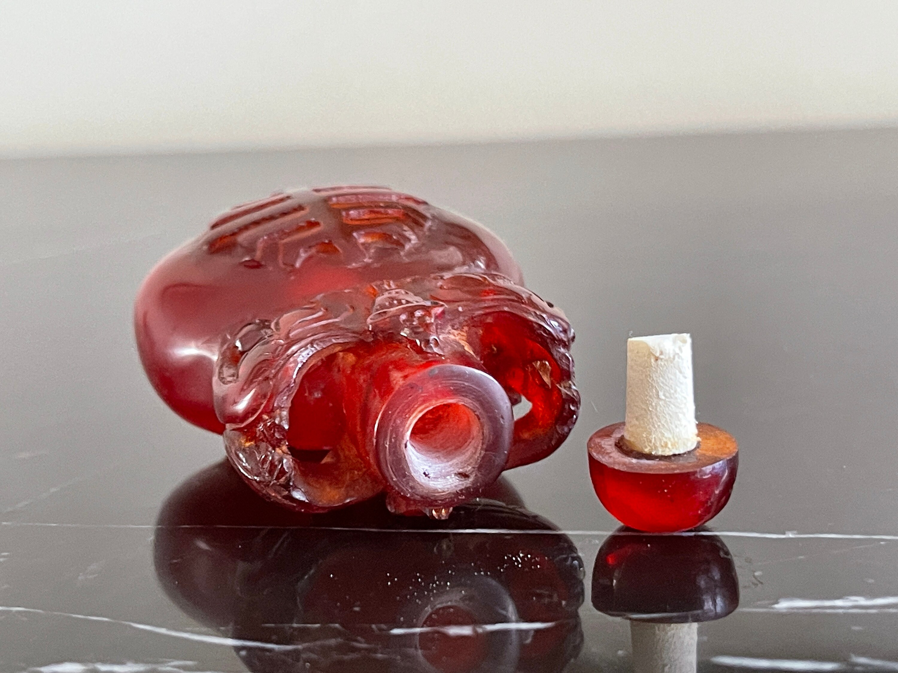 ヴィンテージ中国彫刻入り赤い樹脂嗅ぎタバコ瓶 - - Etsy 日本