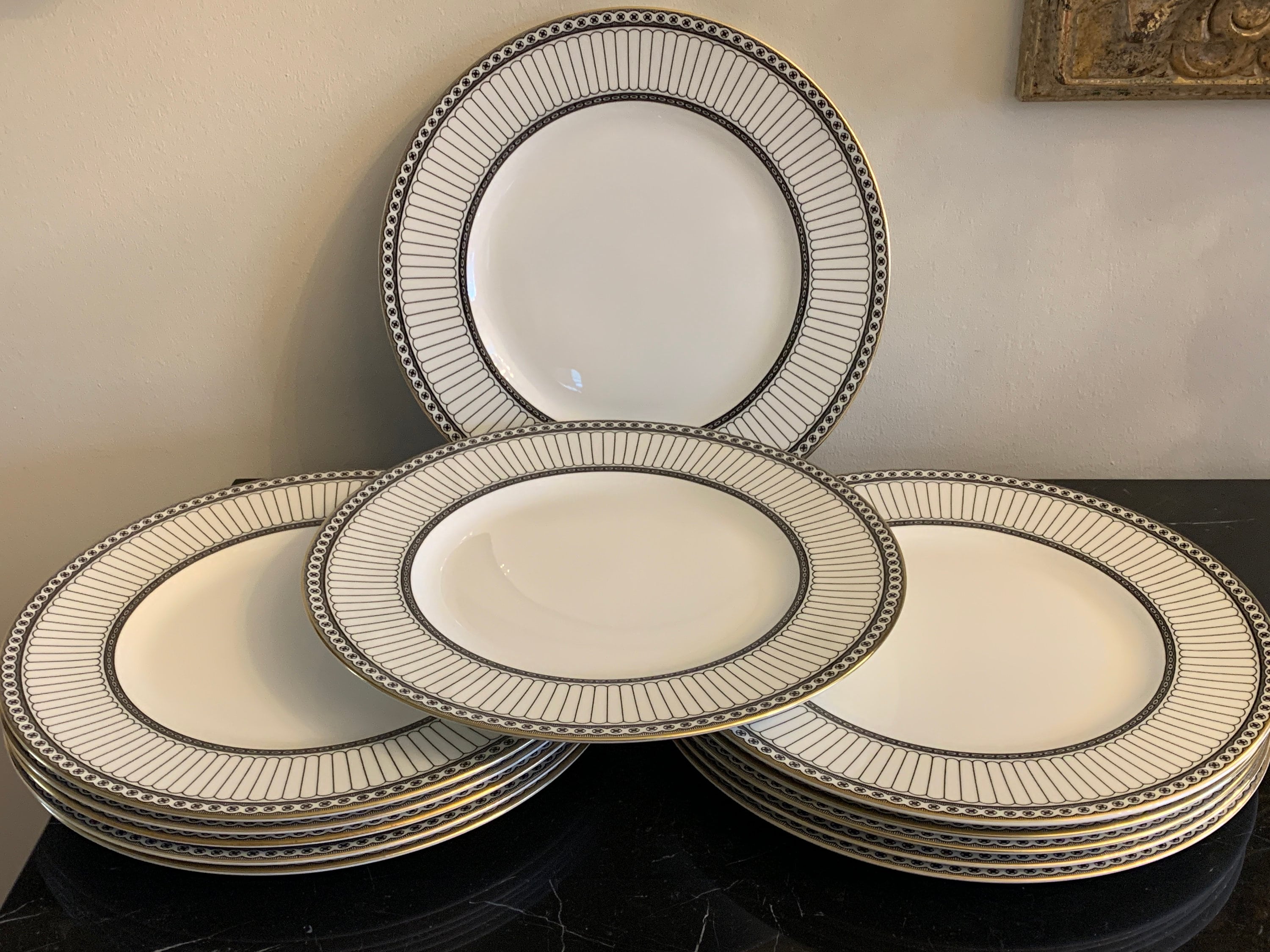 ウェッジウッド コロネード ブラック 10 3/4 インチ ディナープレート ウェッジウッド コロネード ブラック 10 3/4 インチ ディナープレート