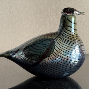 Adorable Iittala Finland Oiva Toikka 9.5&quot; by 5&quot; Glass Bird Figurine