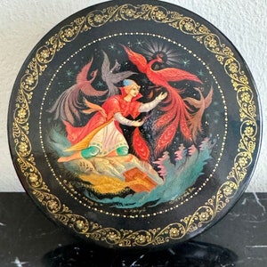Vintage Signed Holui Round Russian Lacquer Box