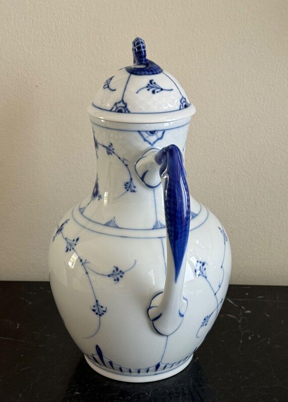 Vintage Bing and Grondahl (B&G) 5-cup Danish Porcelain Model