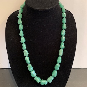Fine Chinese Single Strand Green Jade Necklace with Silver Clasp