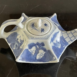 Chinese Export Daoguang Period Mark Blue and White Pottery Teapot
