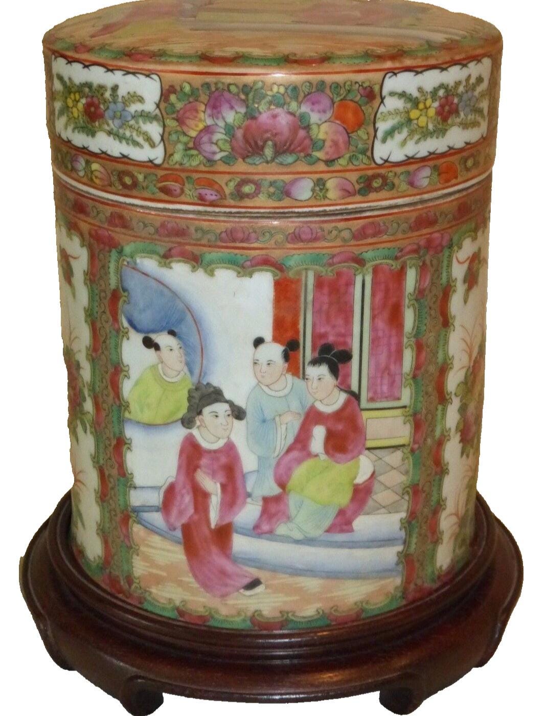 Josephian China 花透かし蓋付小物入れ ジョセフアンチャイナ Unusual Vintage Chinese Famille Rose Lidded Canister Jar on a Wood