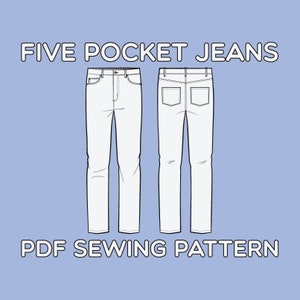Op de afbeelding: Lijntekening van een jeans met vijf zakken, voor- en achteraanzicht, in wit op een lichtblauwe achtergrond. De tekst "FIVE POCKET JEANS" en "PDF SEWING PATTERN" is zichtbaar. Het is een naaipatroon.