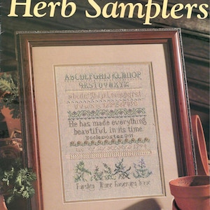Ulotka z haftem krzyżykowym „Herb Samplers” autorstwa Lindy Culp Calhoun – Ulotka z motywem sztuki rekreacyjnej 2561