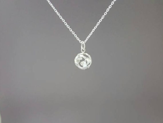 Sterling Silver World Globe Necklace - Silver World Globe Pendant Sterling Silver World Globe Necklace - Silver World Globe Pendant
