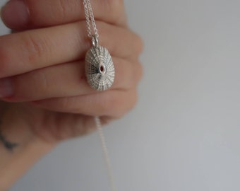 Sterling silver sea shell necklace - Round seashell necklace - Seashell jewelry - Seashell pendant - Beach jewelry - Beach lover pendant