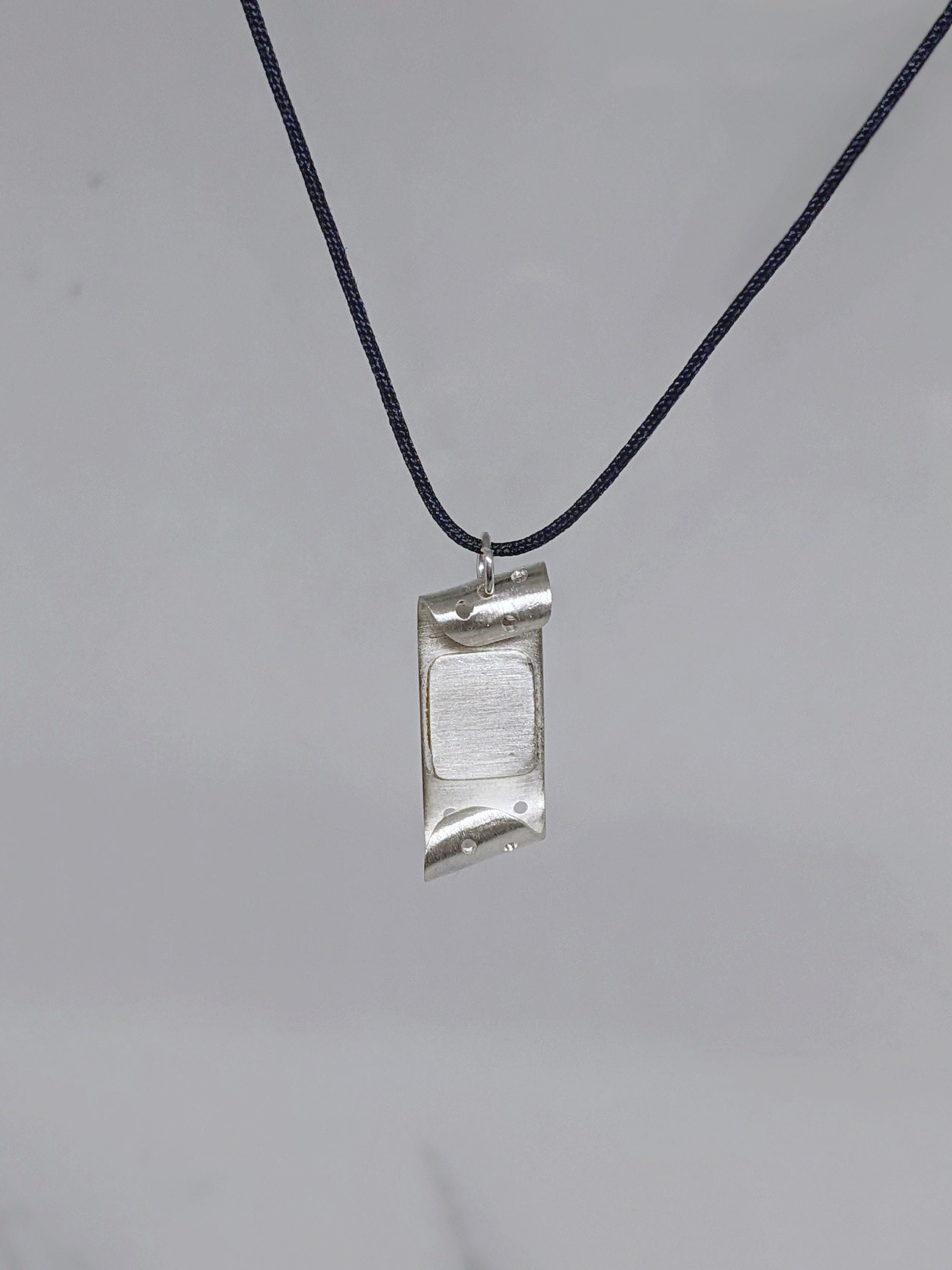 Silver Bend Bandage Necklace - Bandage Necklace - Bend Silver Bend Bandage Necklace - Bandage Necklace - Bend