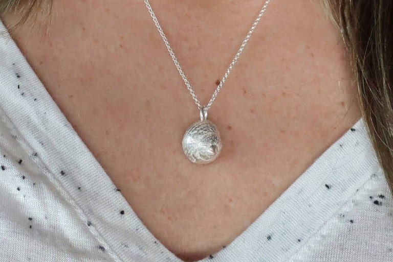 Artisan Silver by Samuel B. 9mm Shiva Eye Shell Hamsa Pendant w/ Chain main image 0