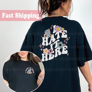 Camiseta de humor sarcástico: "Odio estar aquí", diseño de extraterrestre con flores brillantes, tendencia en la parte delantera y trasera, texto ondulado, genial, divertido, regalo para mamá, amiga, camiseta para niño