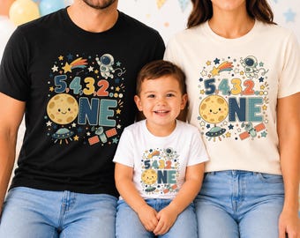 Magliette coordinate per il primo compleanno in famiglia, magliette a tema astronauti e spazio, completi per la festa a tema razzi e luna.