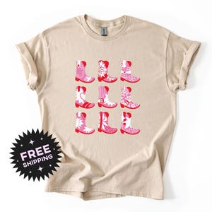 かわいいピンクのカウガールブーツシャツまたはスウェットシャツ - ガールブーツレディースレディースウエスタンテーマ、カントリーガールズパーティートレンディトレンドTシャツグラフィック