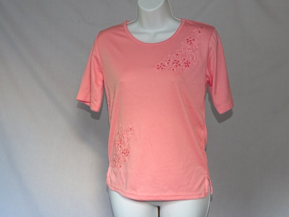 Vintage peach coloured t-shirt with pretty embroi… - image 2
