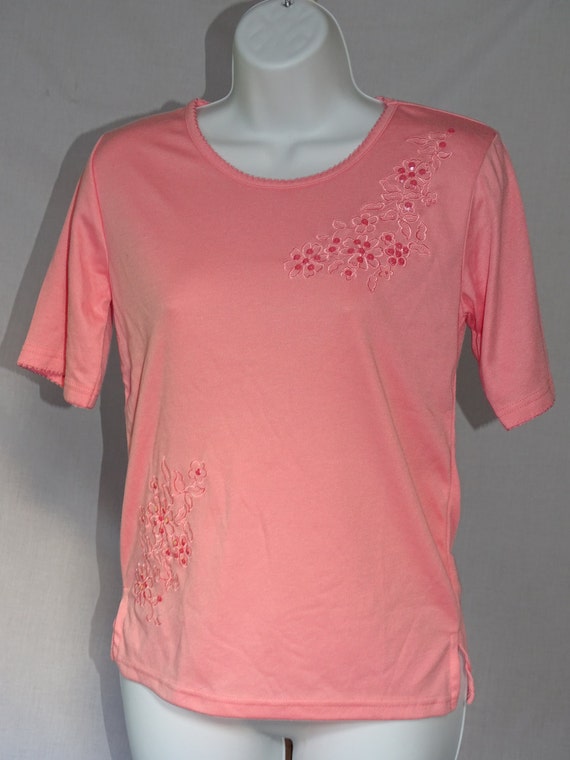 Vintage peach coloured t-shirt with pretty embroi… - image 1