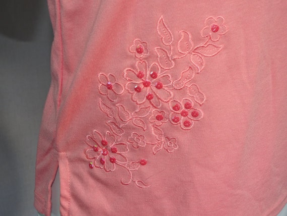 Vintage peach coloured t-shirt with pretty embroi… - image 4