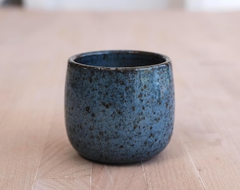Tasse en grès de 7 oz liq. bleu moucheté