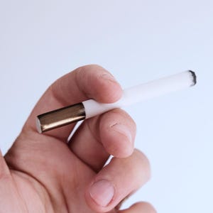 cigarette with white tip Cigarettes-Pack Of 20 Golden Glaze Tip Cigarette -