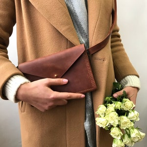 クロスボディバッグ レザークラッチバッグ エンベロープ財布 クラッチ財布 レザーショルダーバッグ クロスボディ財布 レザー財布 レディースバッグ エンベロープ財布